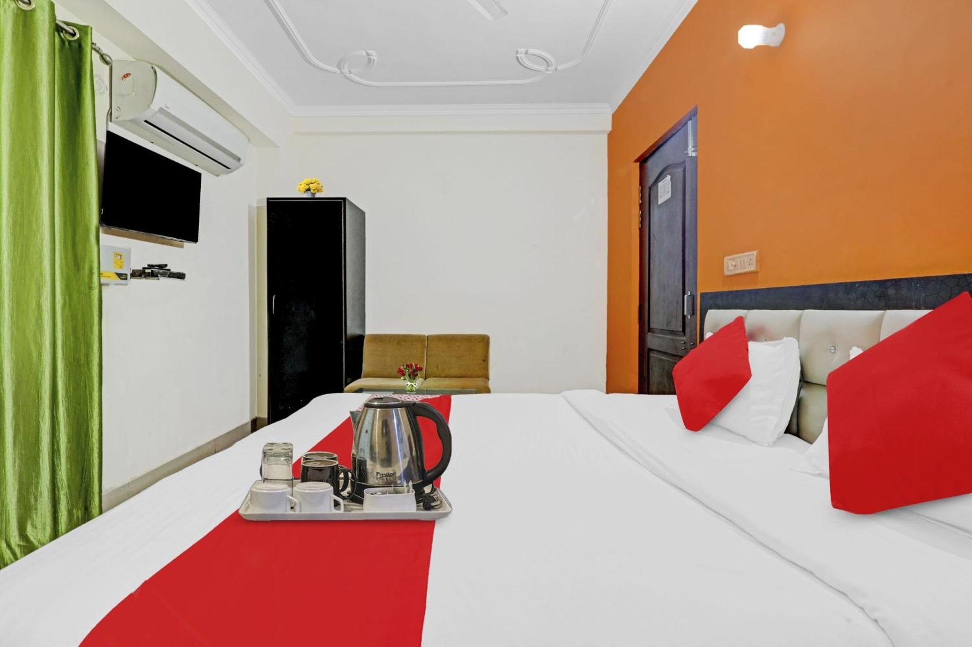 Hotel O J.D Palace Chinhat Exterior photo