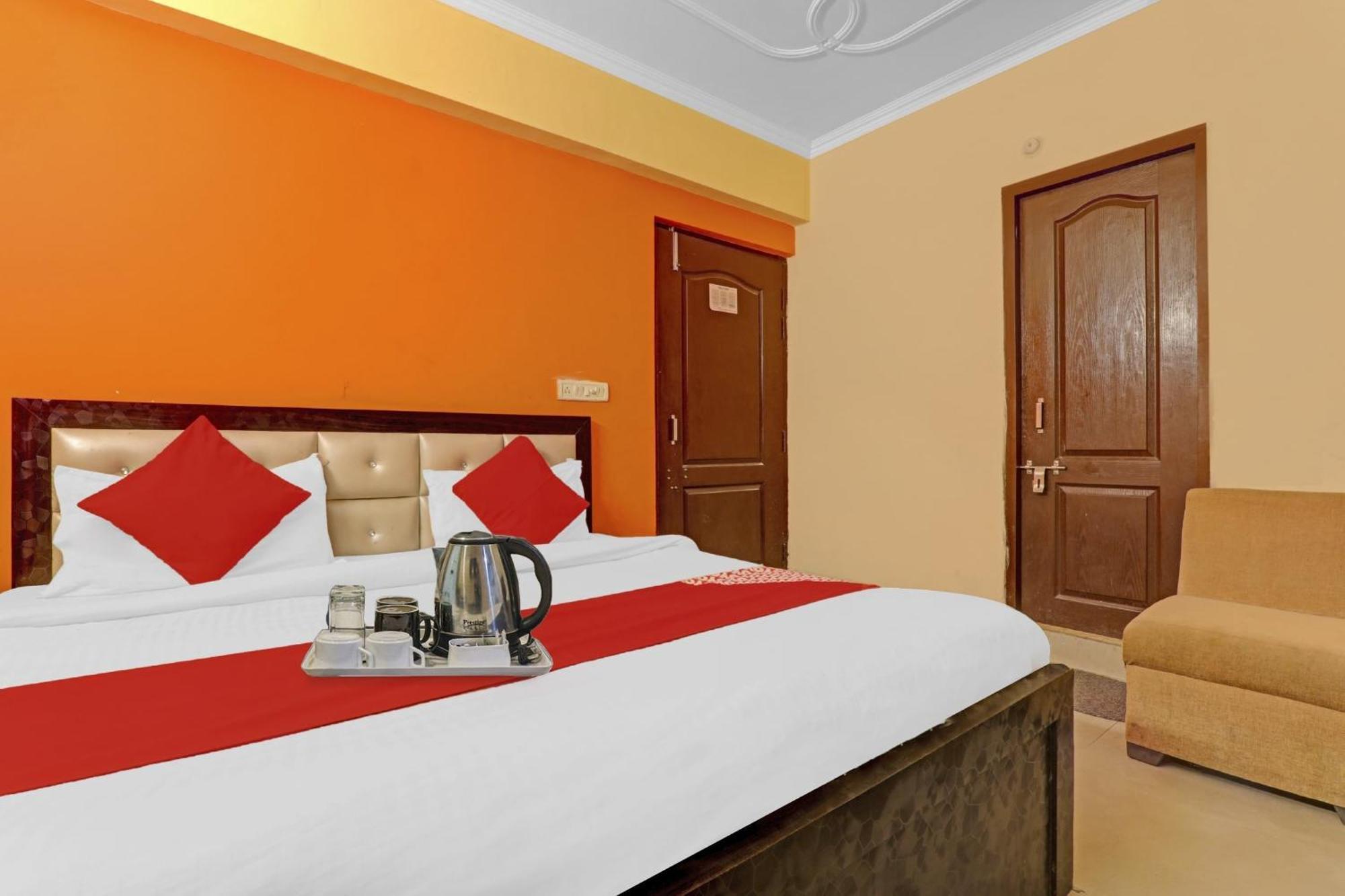 Hotel O J.D Palace Chinhat Exterior photo