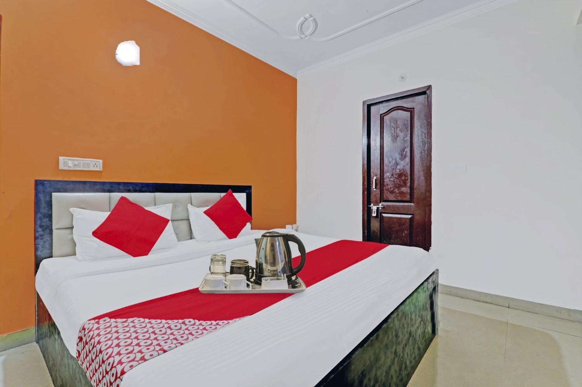 Hotel O J.D Palace Chinhat Exterior photo