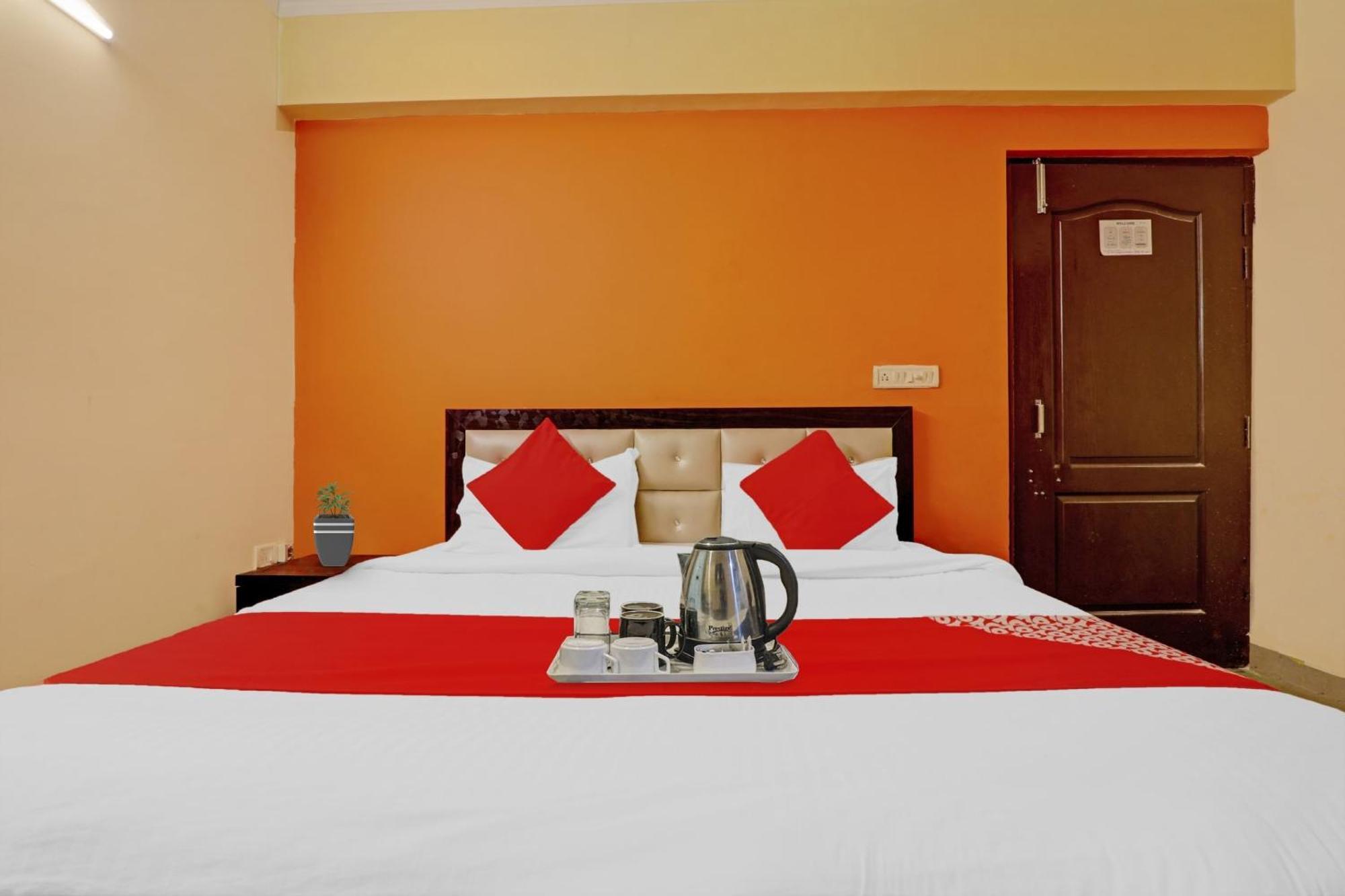 Hotel O J.D Palace Chinhat Exterior photo