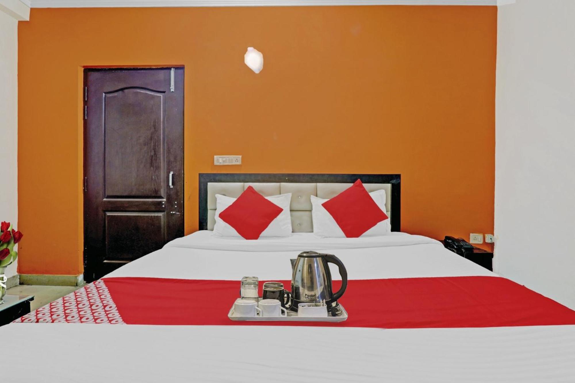 Hotel O J.D Palace Chinhat Exterior photo